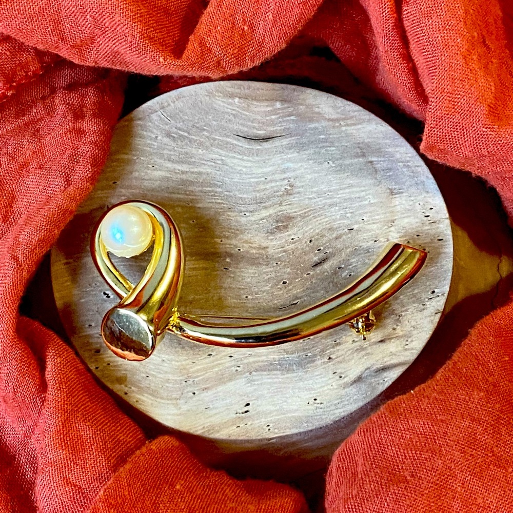 Lapor Gold Tone and Pearl Vintage Brooch.